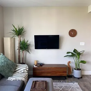 Apartment Lovely 1 Bedroom With Free Parking Onsite, Victoria