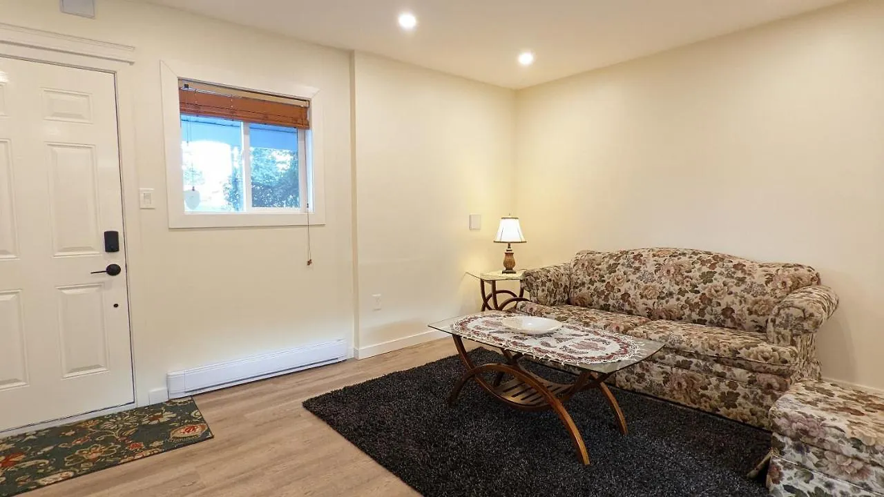 Modern Spacious 1 Bedroom Suite In Desirable Gordon Head Near Mount Douglas Beach Victoria