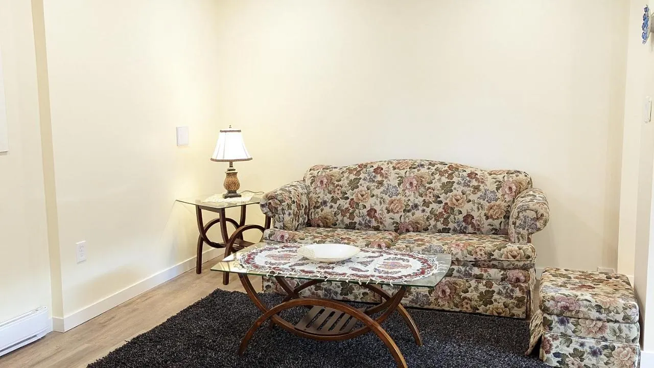 Semesterbostad Modern Spacious 1 Bedroom Suite In Desirable Gordon Head Near Mount Douglas Beach Victoria